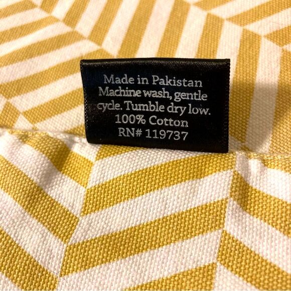 SIMPLY ENVOGUE Table Runner White with Yellow Mustard Chevrons 66 X 13.25 inches - Picture 7 of 10